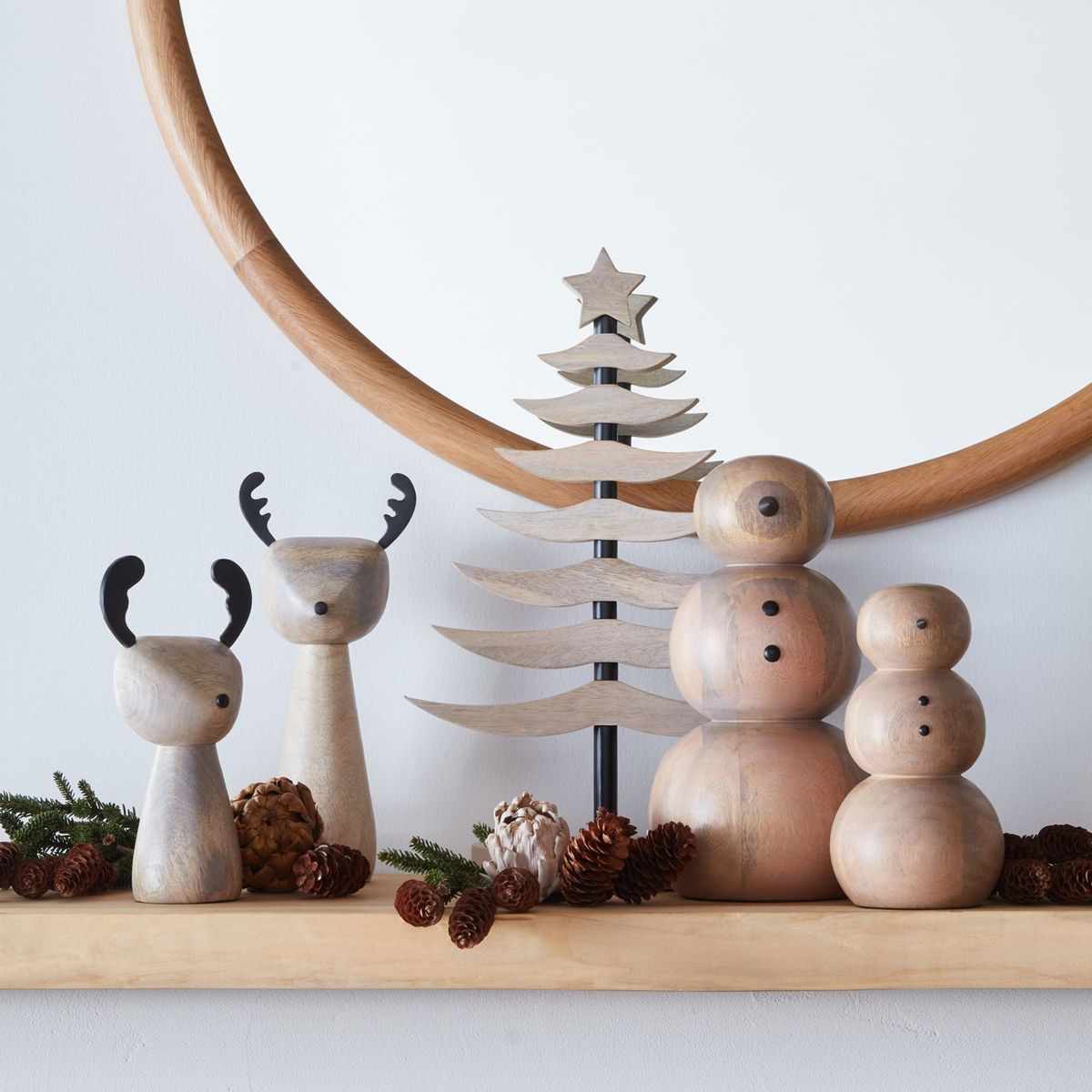 CRATE & BARREL - Árbol de Navidad de Madera Blanqueada Tannenbaum