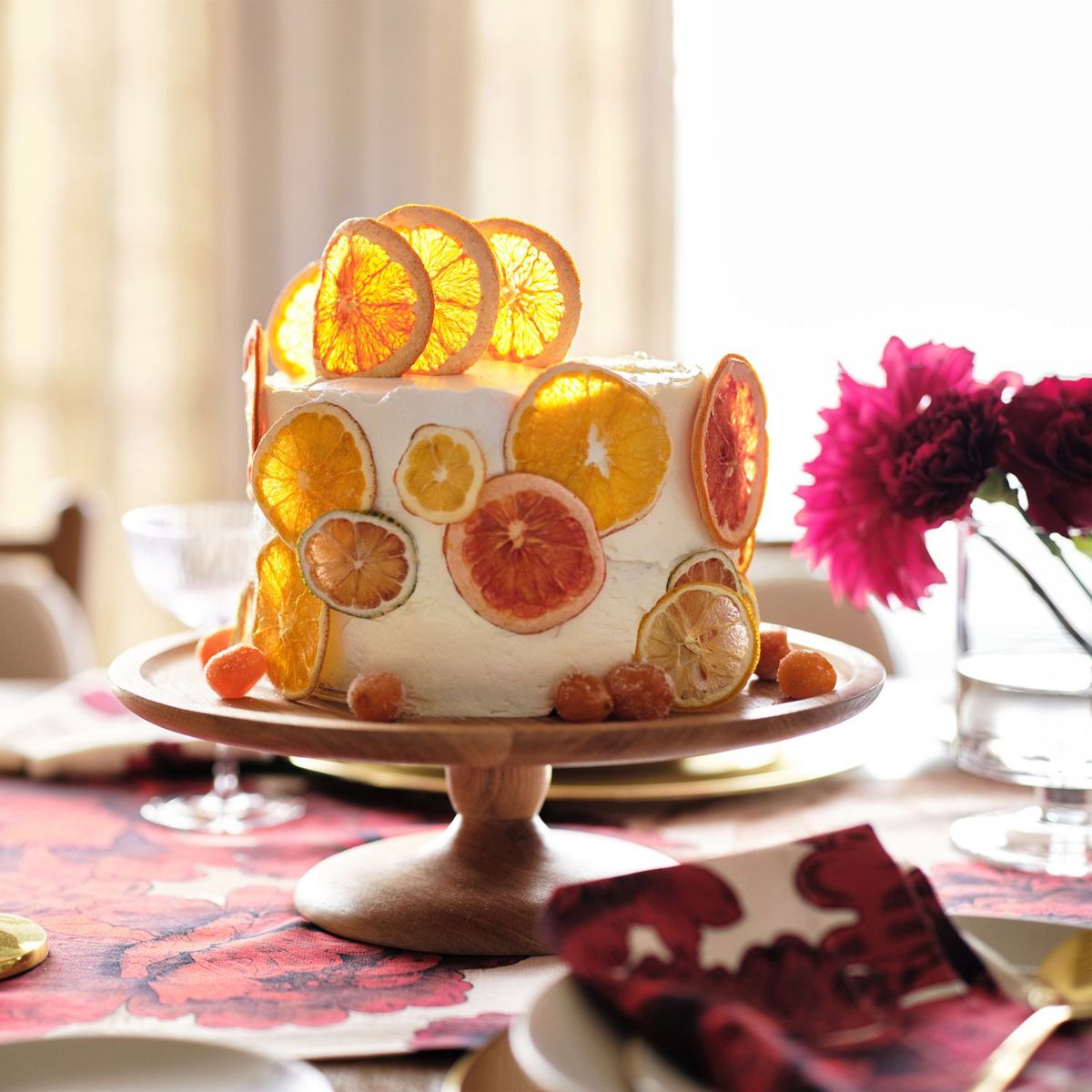 CRATE & BARREL - Soporte para Torta Madeira