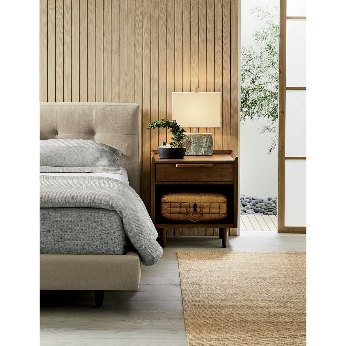 CRATE & BARREL - Mesa de Noche Tate Nogal 1 Cajón