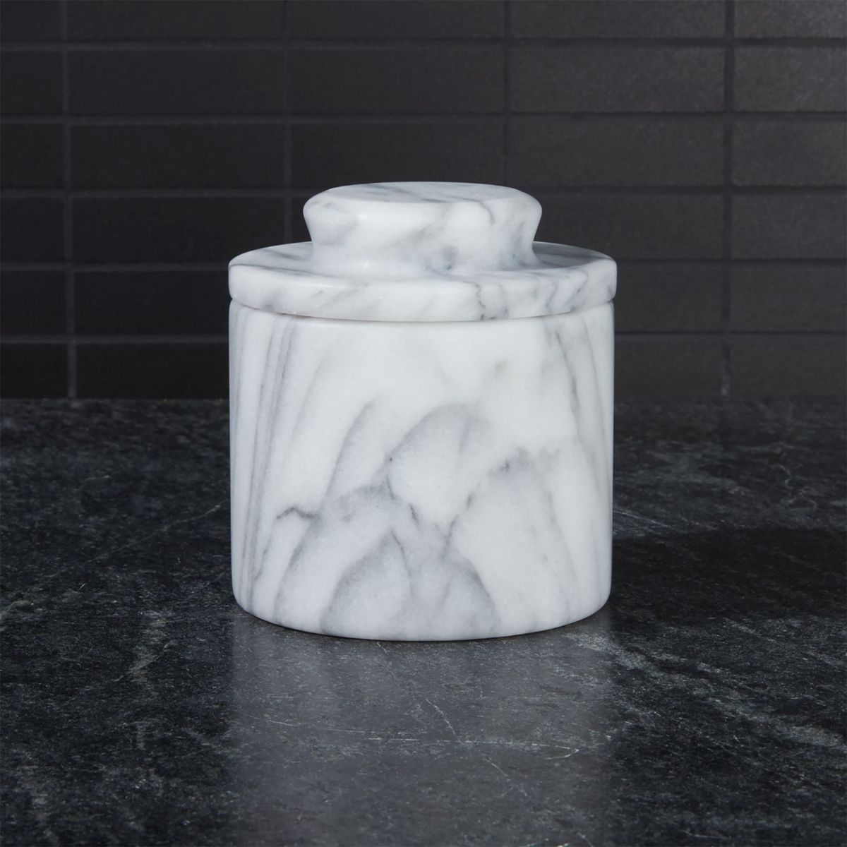 CRATE & BARREL - Contenedor para Mantequilla de Mármol French Kitchen