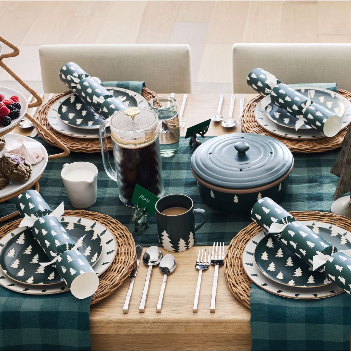 CRATE & BARREL - Camino De Mesa Marin Navideño 305cm