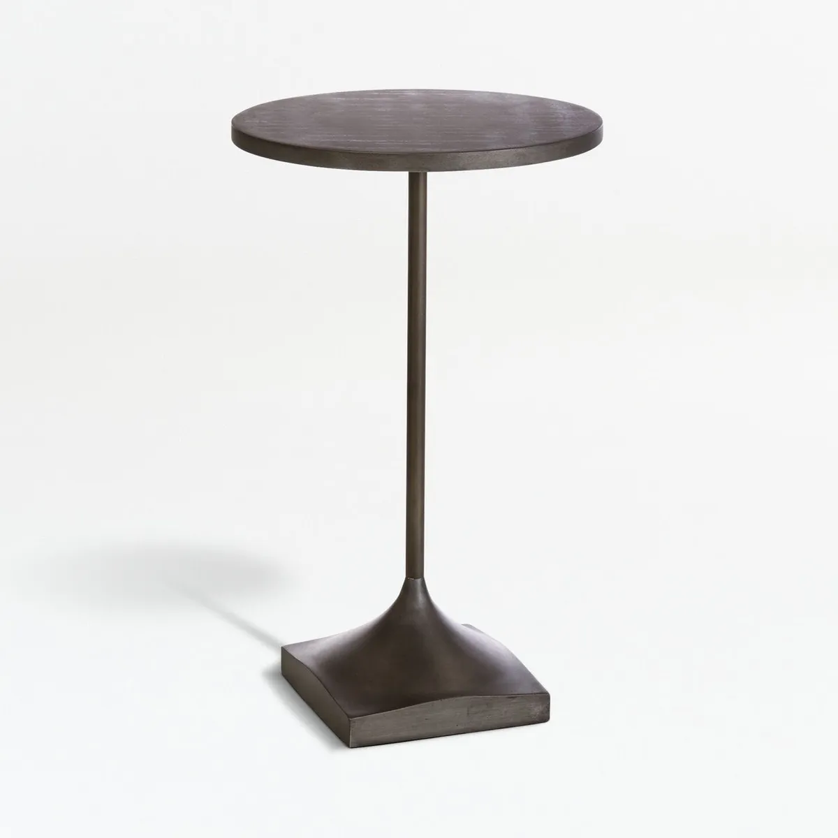 CRATE & BARREL - Mesa Auxiliar Prost de Aluminio
