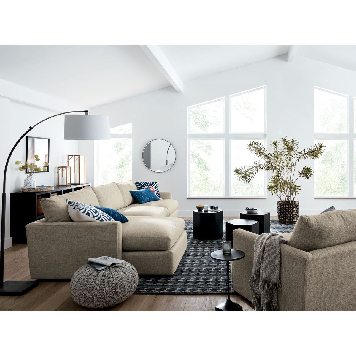 CRATE & BARREL - Mesa Auxiliar Prost de Aluminio