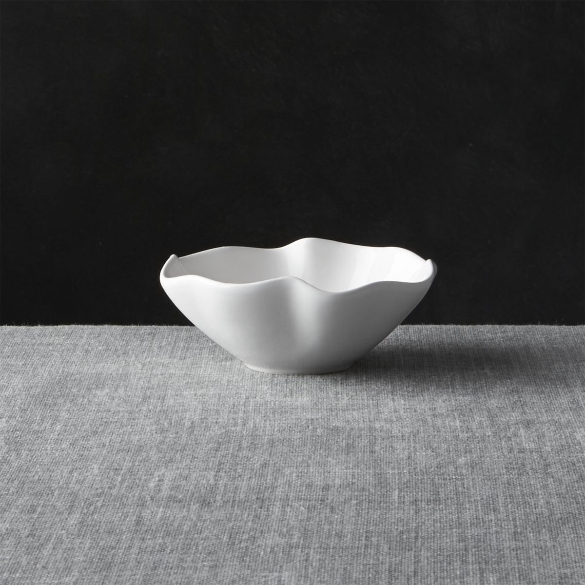 CRATE & BARREL - Bowl para Salsa Ondas Blanco 14cm