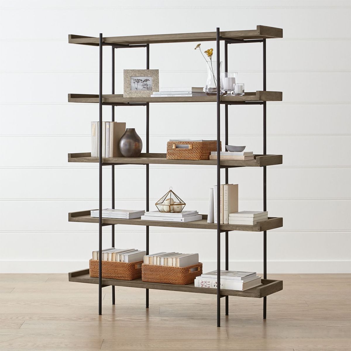 CRATE & BARREL - Repisa de 5 Niveles Beckett Gris Lavado