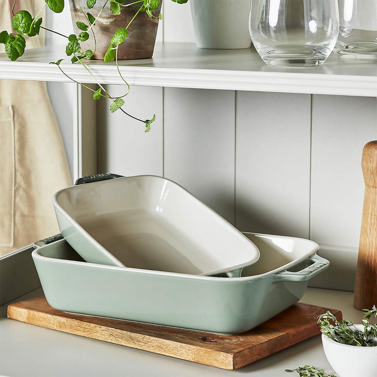 CRATE & BARREL - Set De 2 Fuentes Para Hornear De Cerámica Verde Staub®