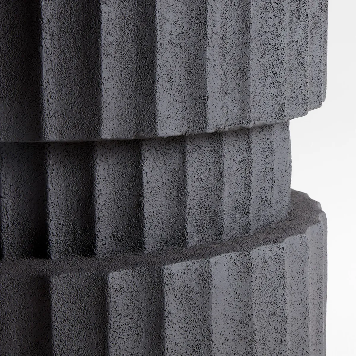 CRATE & BARREL - Mesa Auxiliar Cerca