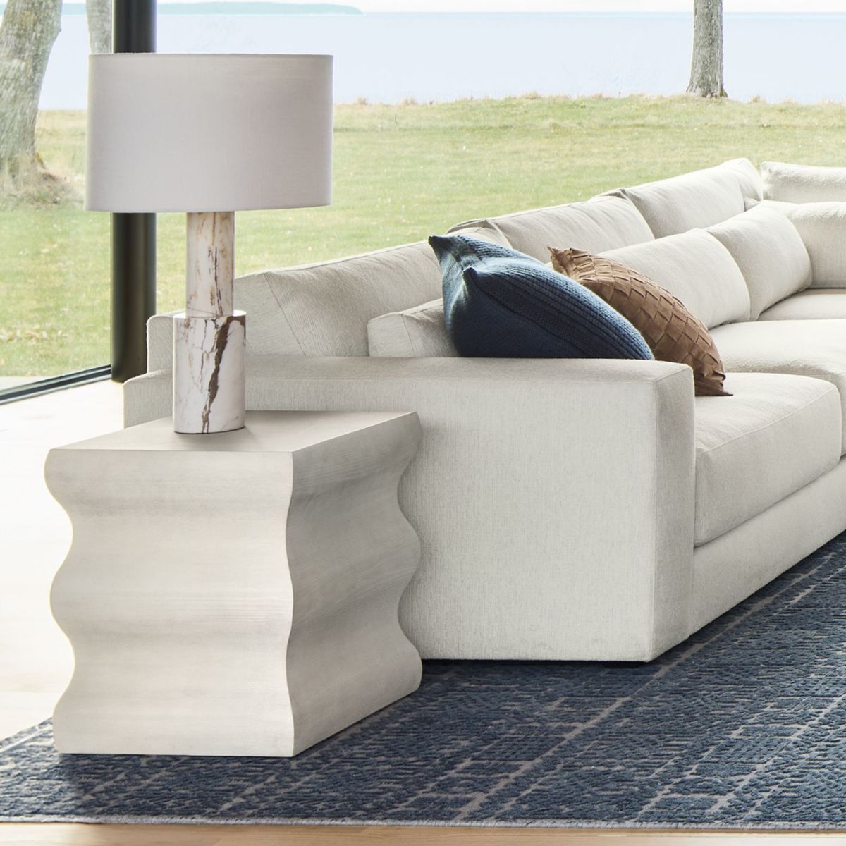 CRATE & BARREL - Mesa Auxiliar Onda