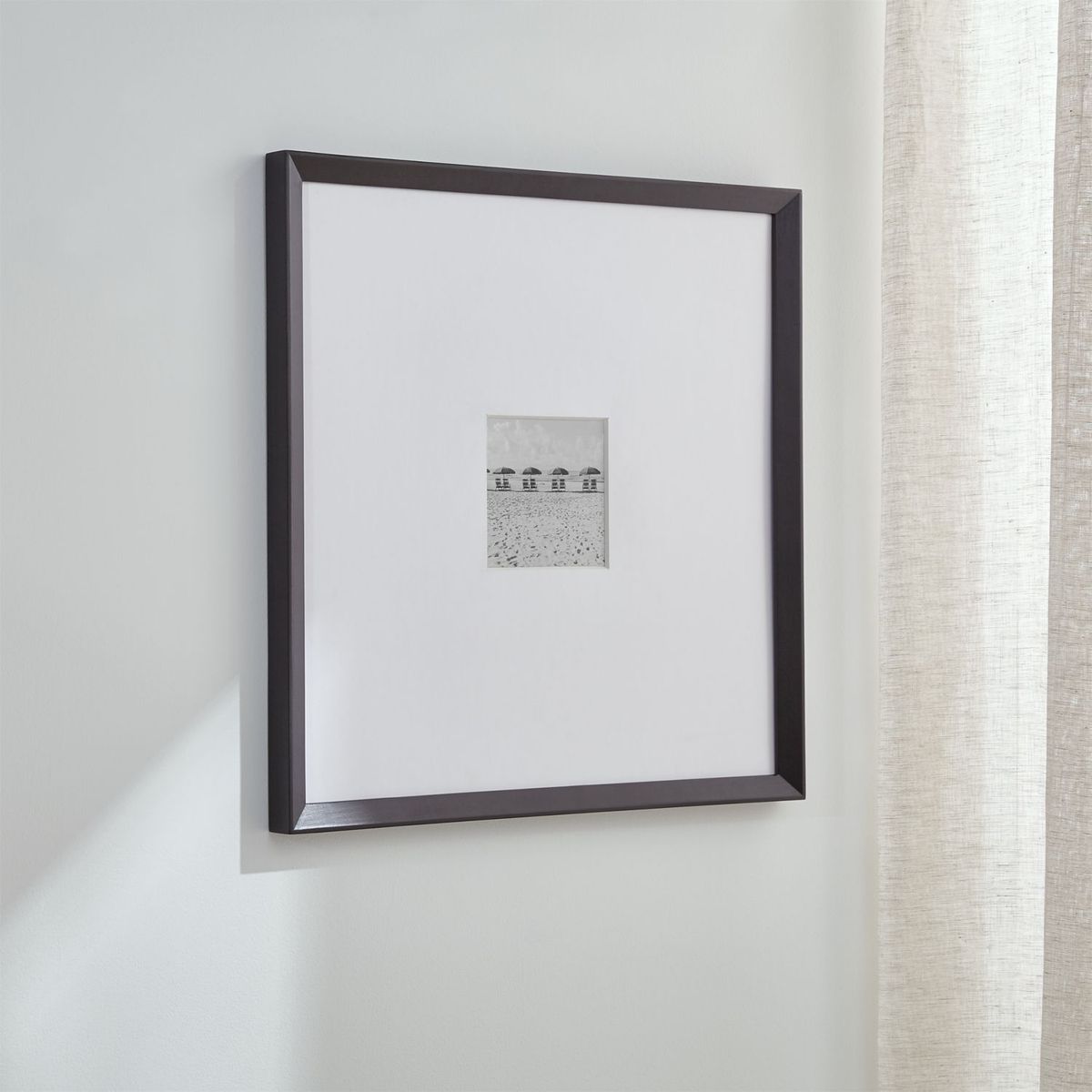 CRATE & BARREL - Marco para Fotos de Pared Icon 13x13 Negro