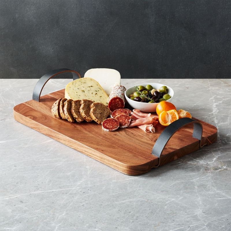CRATE & BARREL - Tablar para Servir Brantley con Asas de Cuero