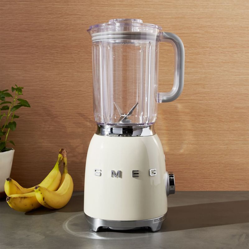 CRATE & BARREL - Licuadora SMEG Crema