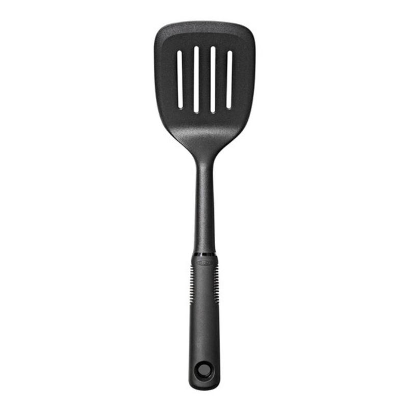 CRATE & BARREL - Espátula Ranurada de Nylon OXO