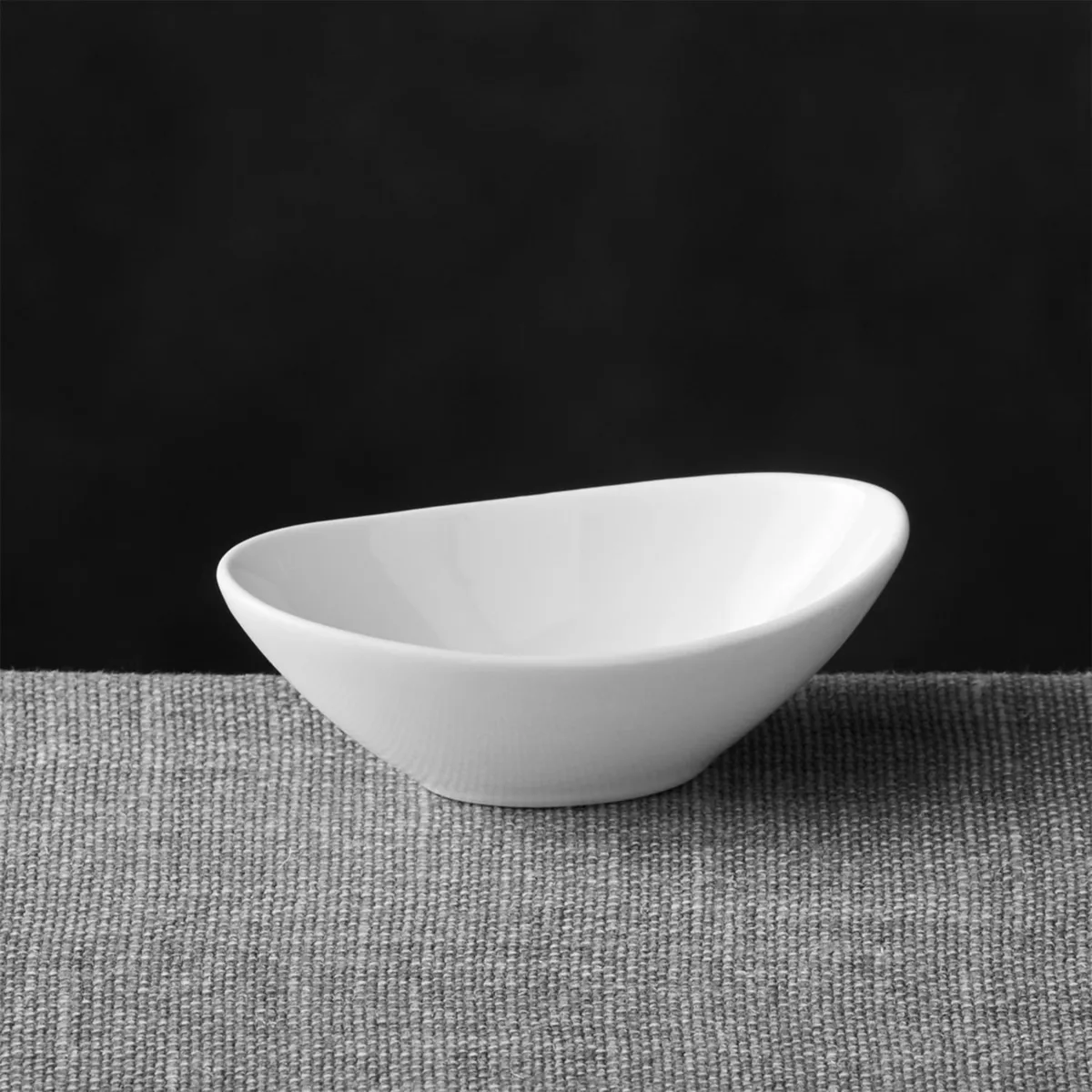 CRATE & BARREL - Mini plato para salsa oval