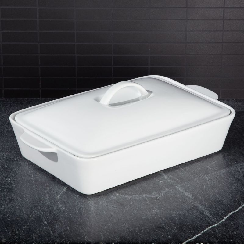 CRATE & BARREL - Fuente para Hornear con Tapa Potluck Blanco