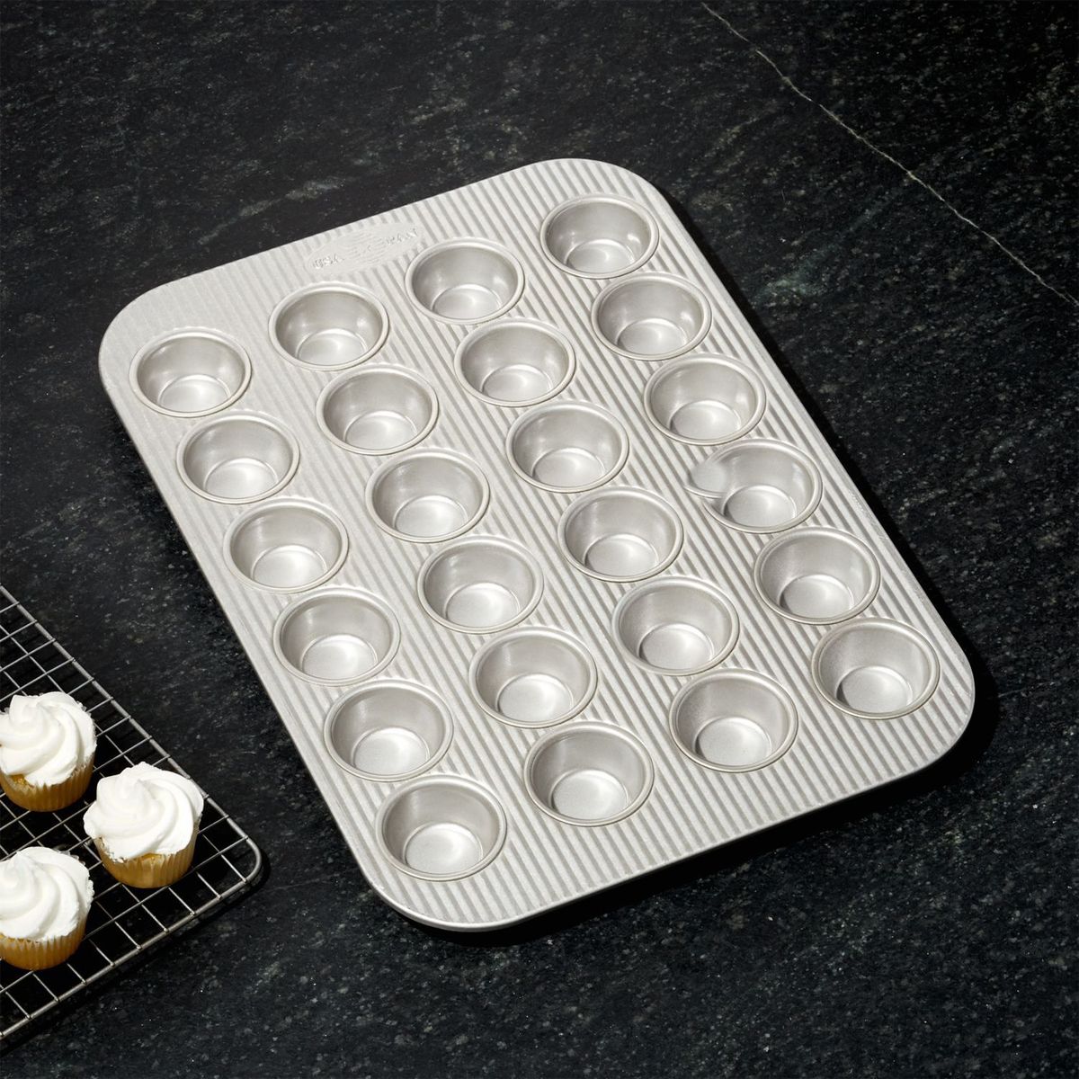 CRATE & BARREL - Molde para Mini Muffins de 24 Tazas USA Pan