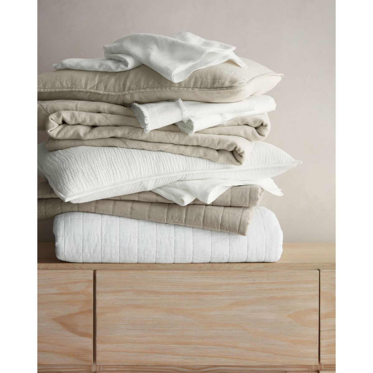 CRATE & BARREL - Funda de Almohada Warm Estándar