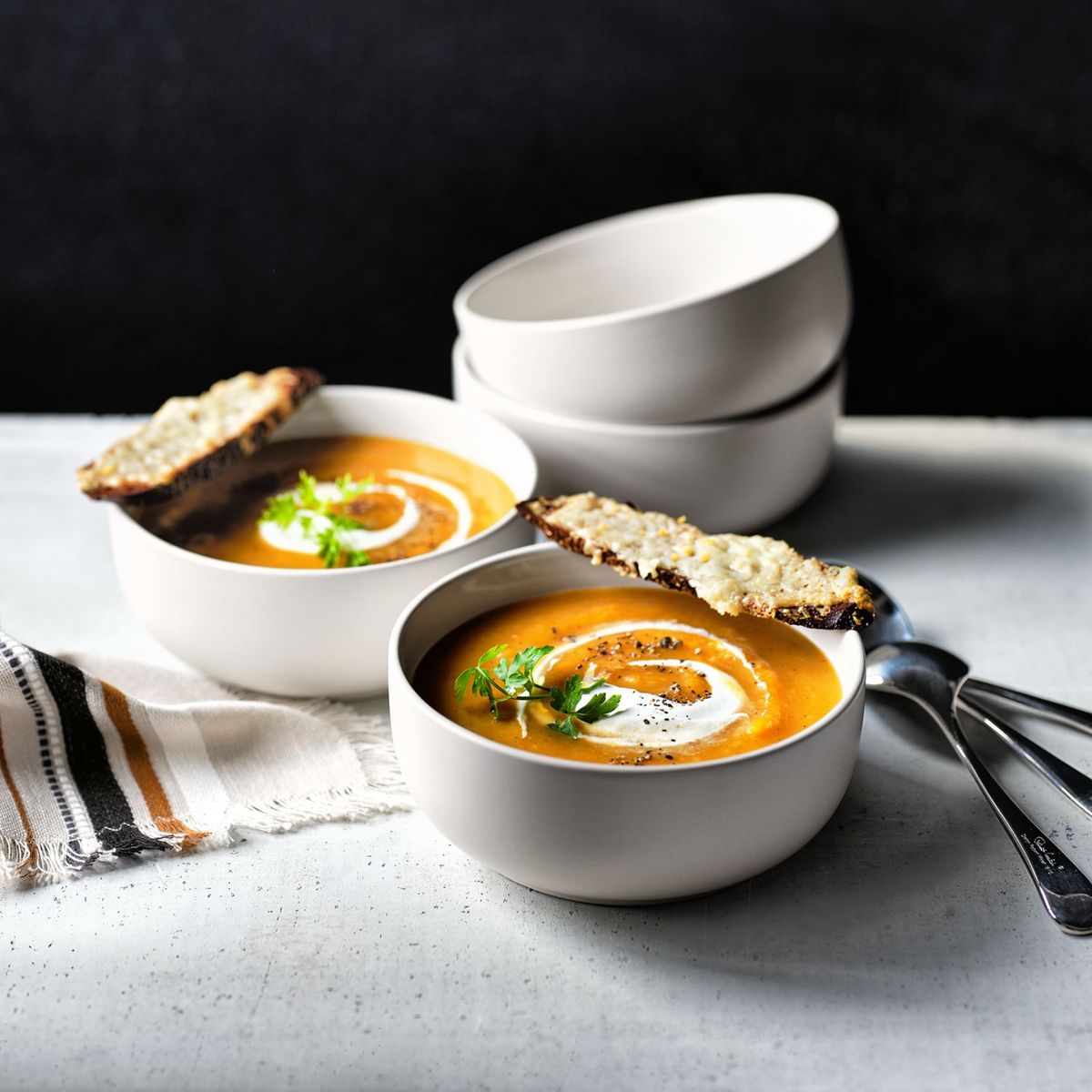 CRATE & BARREL - Bowl Hudson