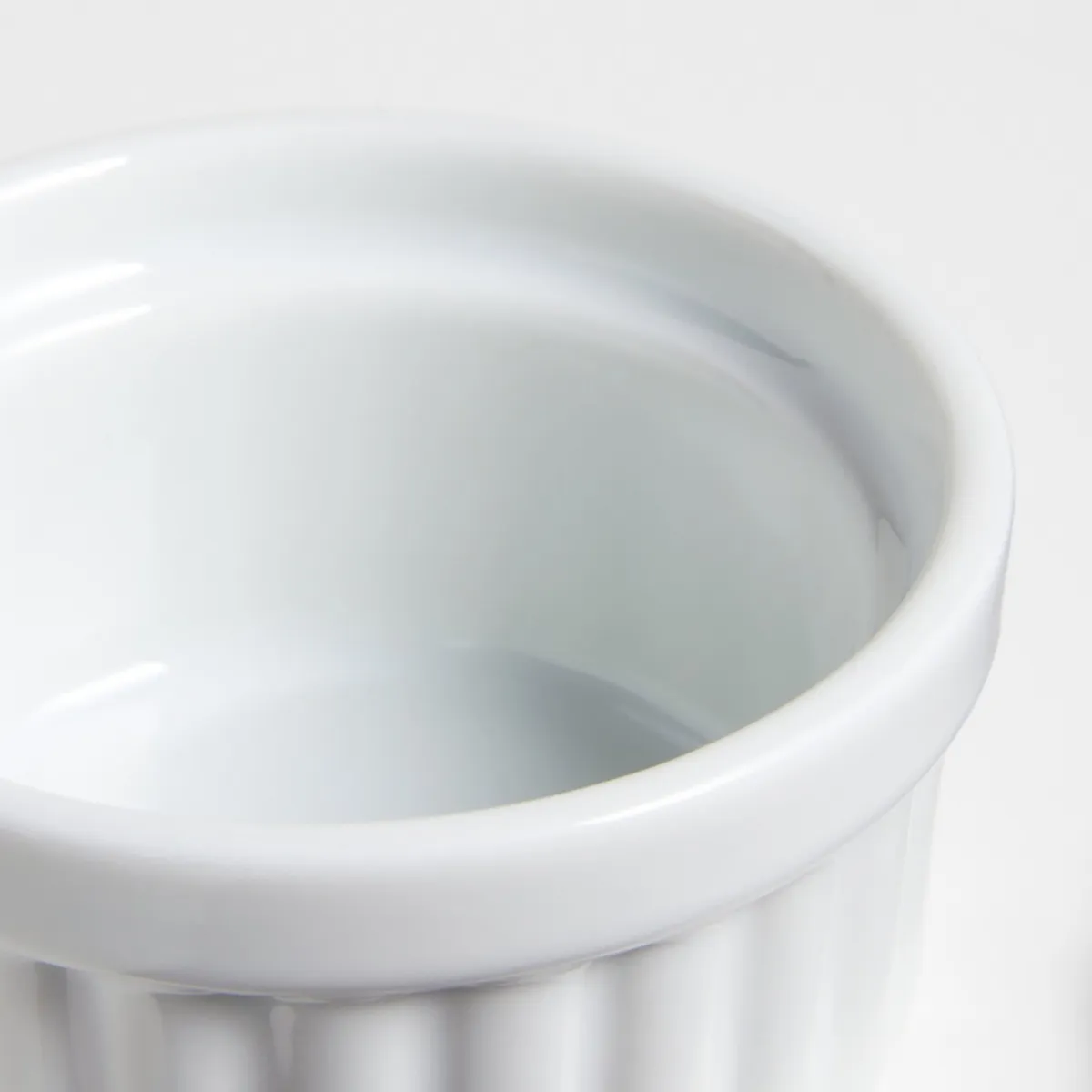 CRATE & BARREL - Mini Recipiente Ramekin de Porcelana Blanca
