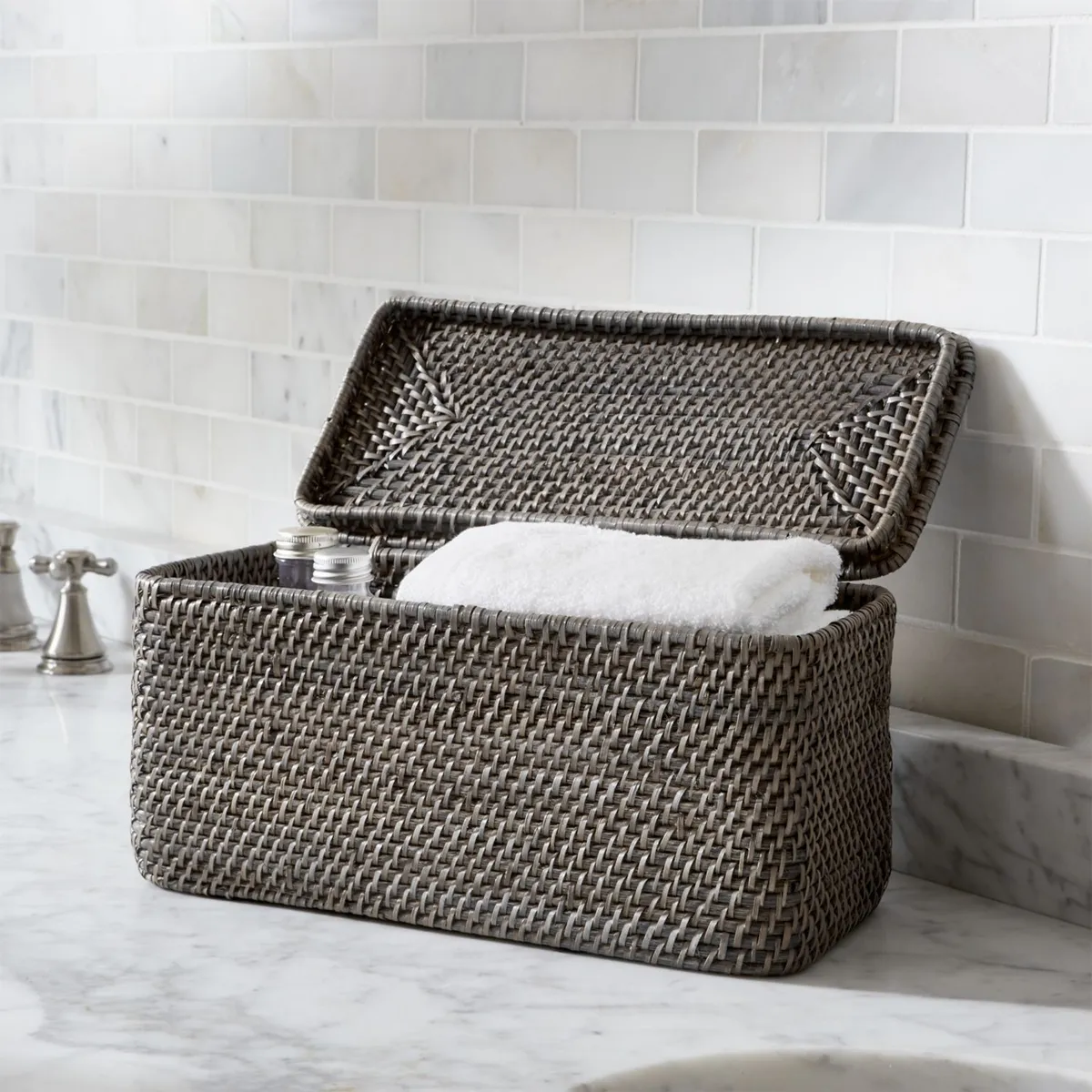 CRATE & BARREL - Caja Rectangular con Tapa Sedona Gris