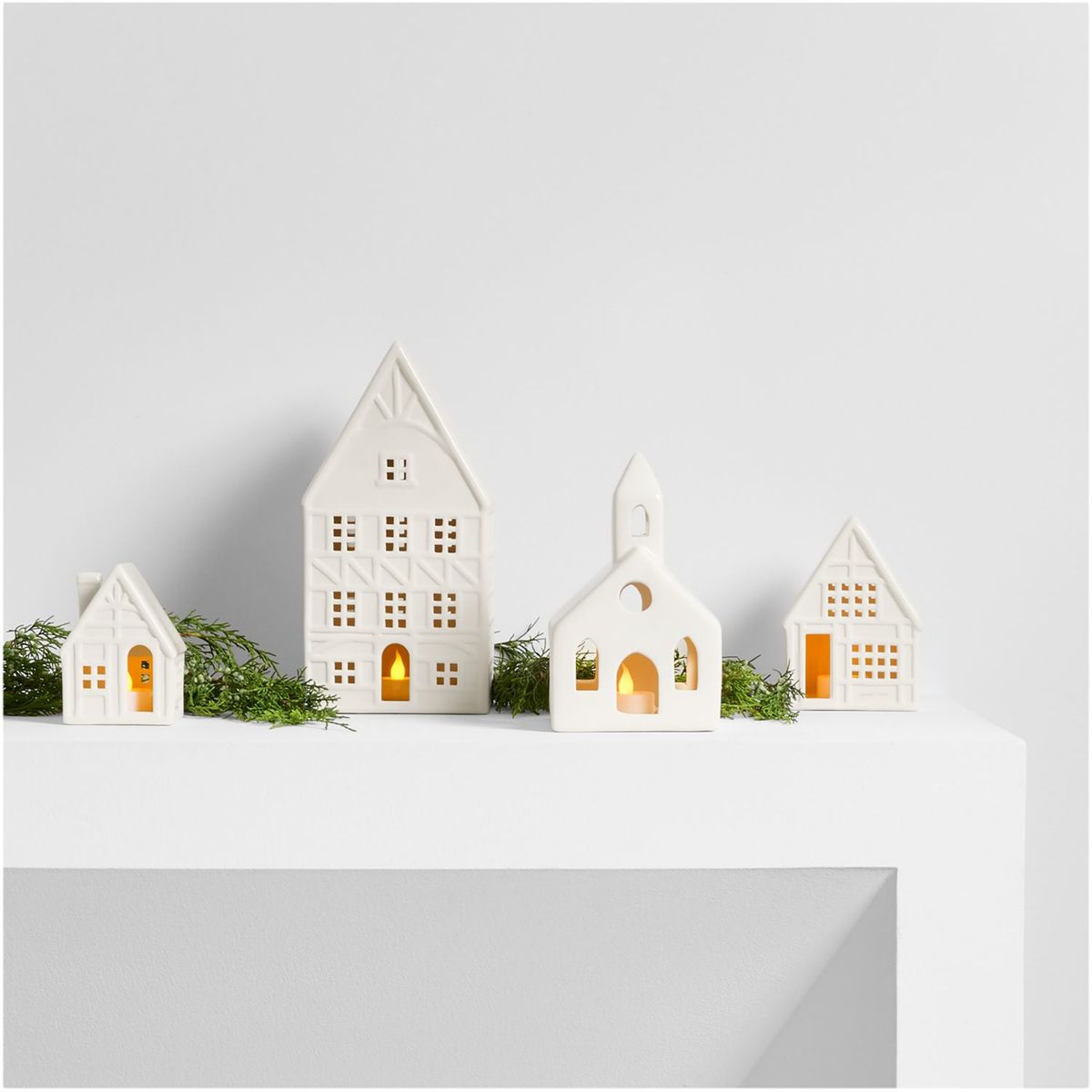 CRATE & BARREL - Cabaña De Villa Navideña