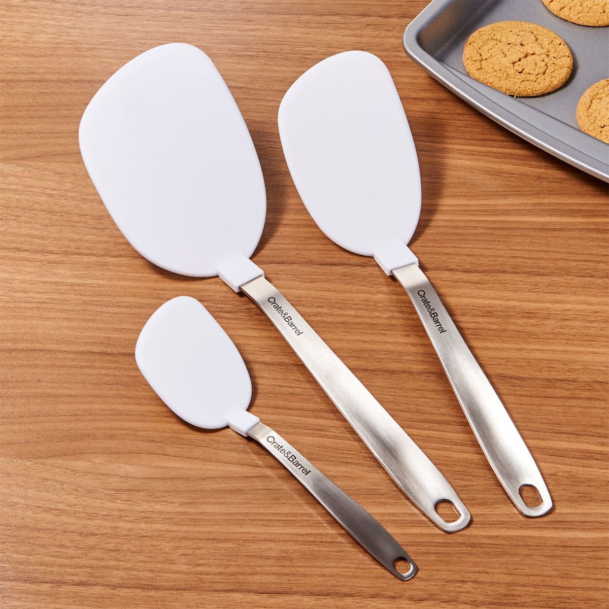CRATE & BARREL - Set de 3 Espátulas para Galletas de Silicona Blanca con Mango de Acero Inoxidable