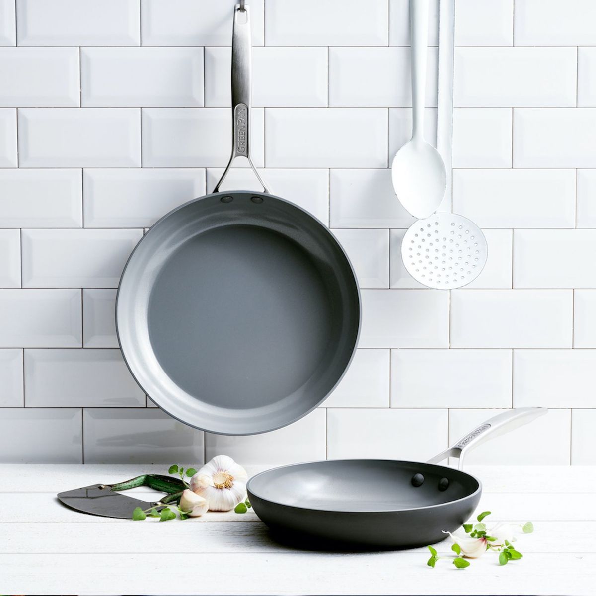 CRATE & BARREL - Set de Sartenes Padova Antiadherente de Cerámica Celeste