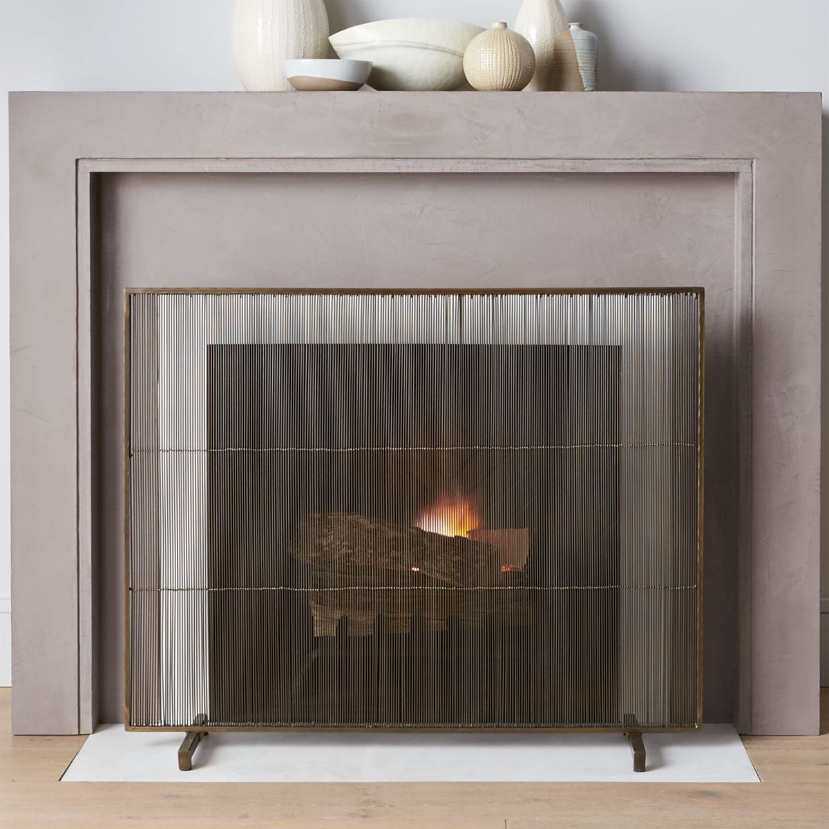 CRATE & BARREL - Pantalla para Chimenea de Latón Envejecido