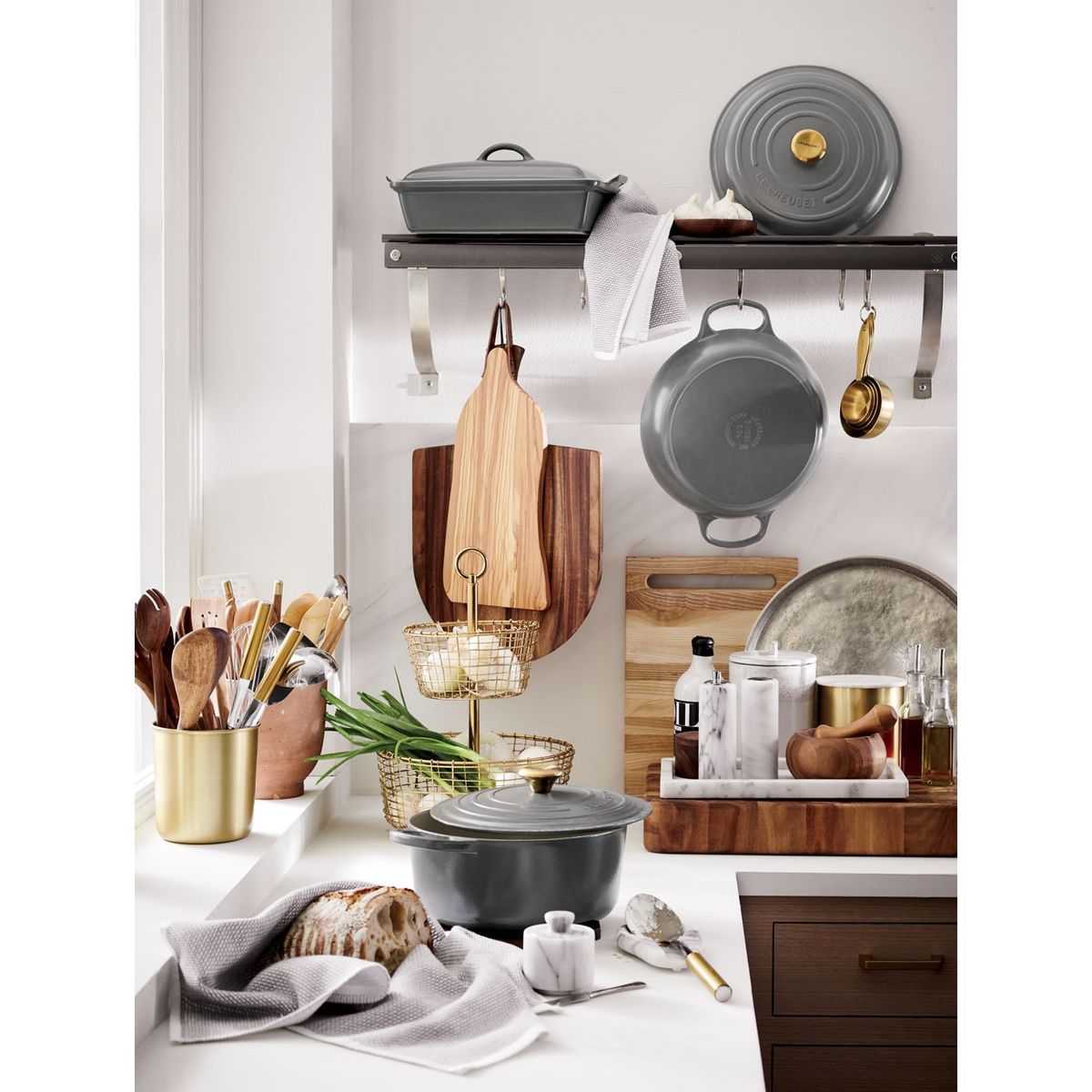 CRATE & BARREL - Canasta para Frutas Bendt Cobre 2 Niveles