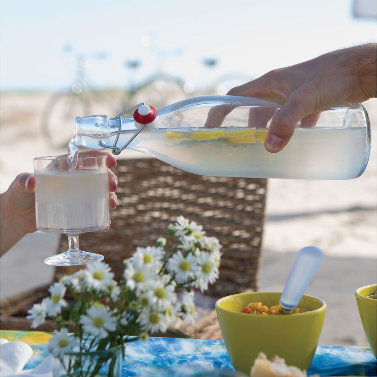 CRATE & BARREL - Botella Hermética de Vidrio