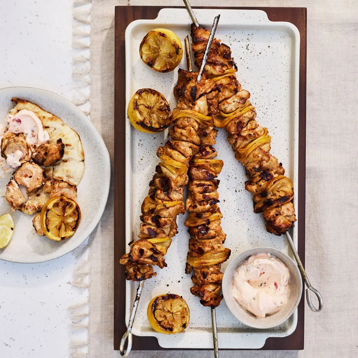 CRATE & BARREL - Bandeja Con Salvamanteles Calistoga