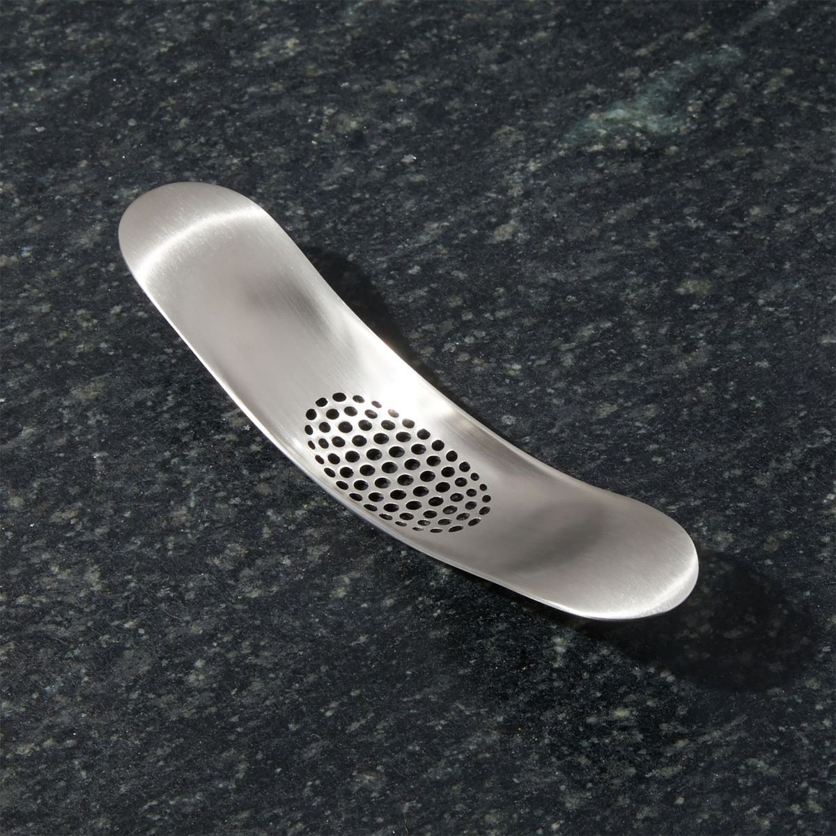 CRATE & BARREL - Prensador de Ajos Rocker JOSEPH JOSEPH