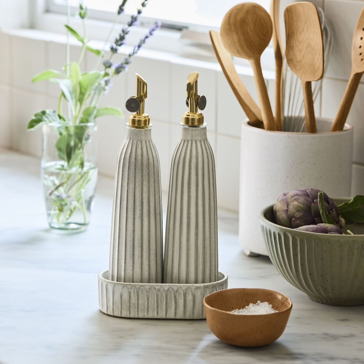 CRATE & BARREL - Set De Vinagreras Con Bandeja By Gaby Dalkin