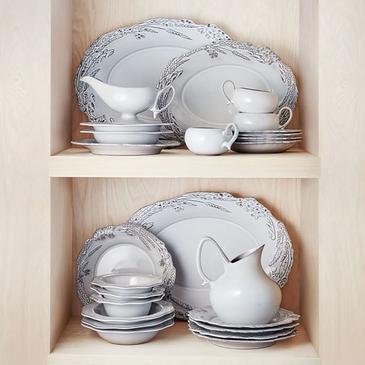 CRATE & BARREL - Plato de Ensalada de Porcelana Lira White