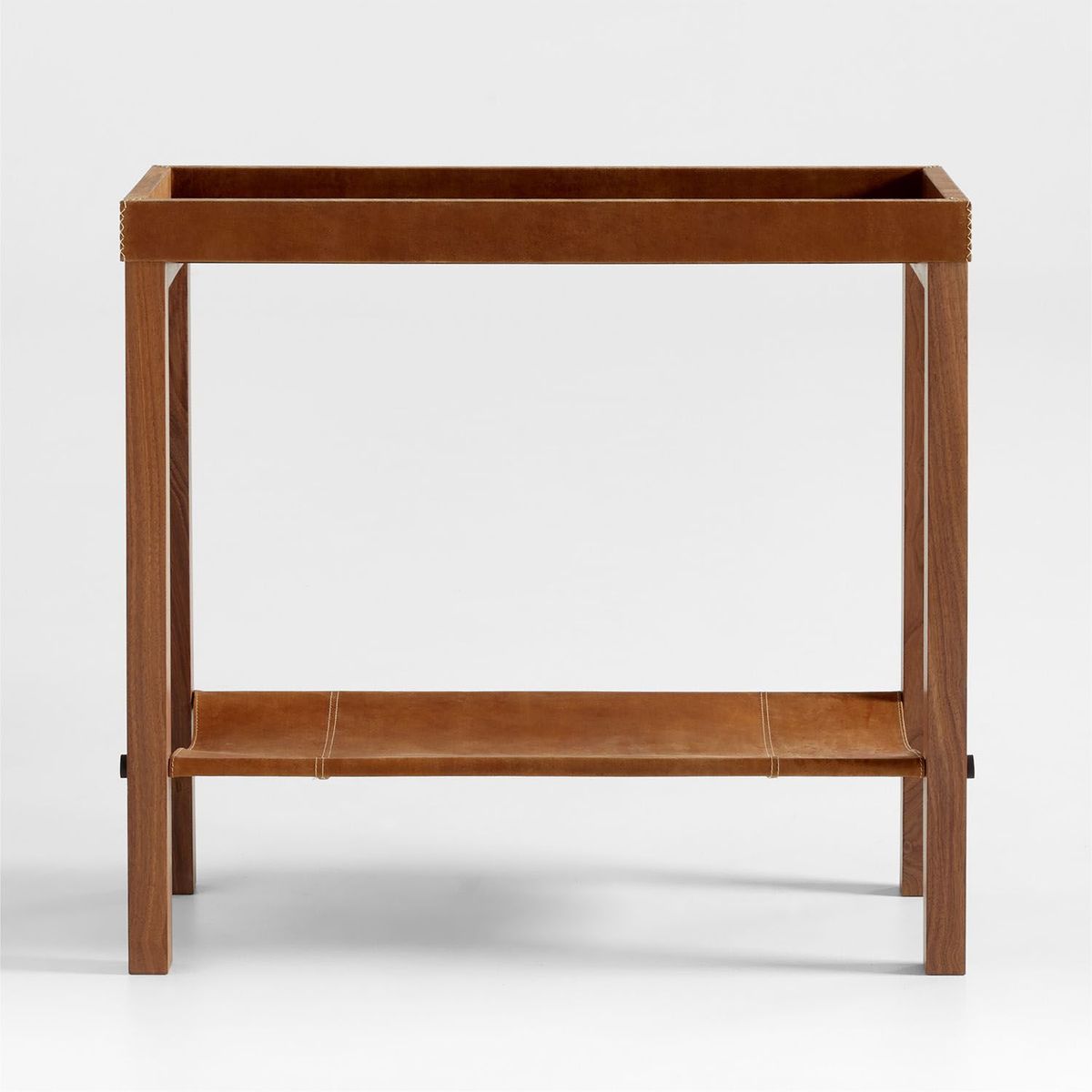 CRATE & BARREL - Consola Shinola Runwell de Madera con Estante de Cuero