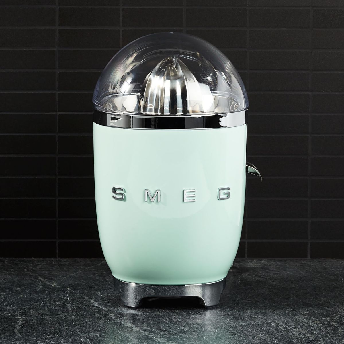 CRATE & BARREL - Exprimidor de Cítricos SMEG Verde