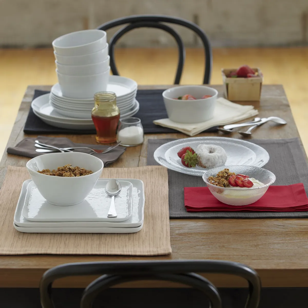 CRATE & BARREL - Plato de Fondo Cuadrado Mercer
