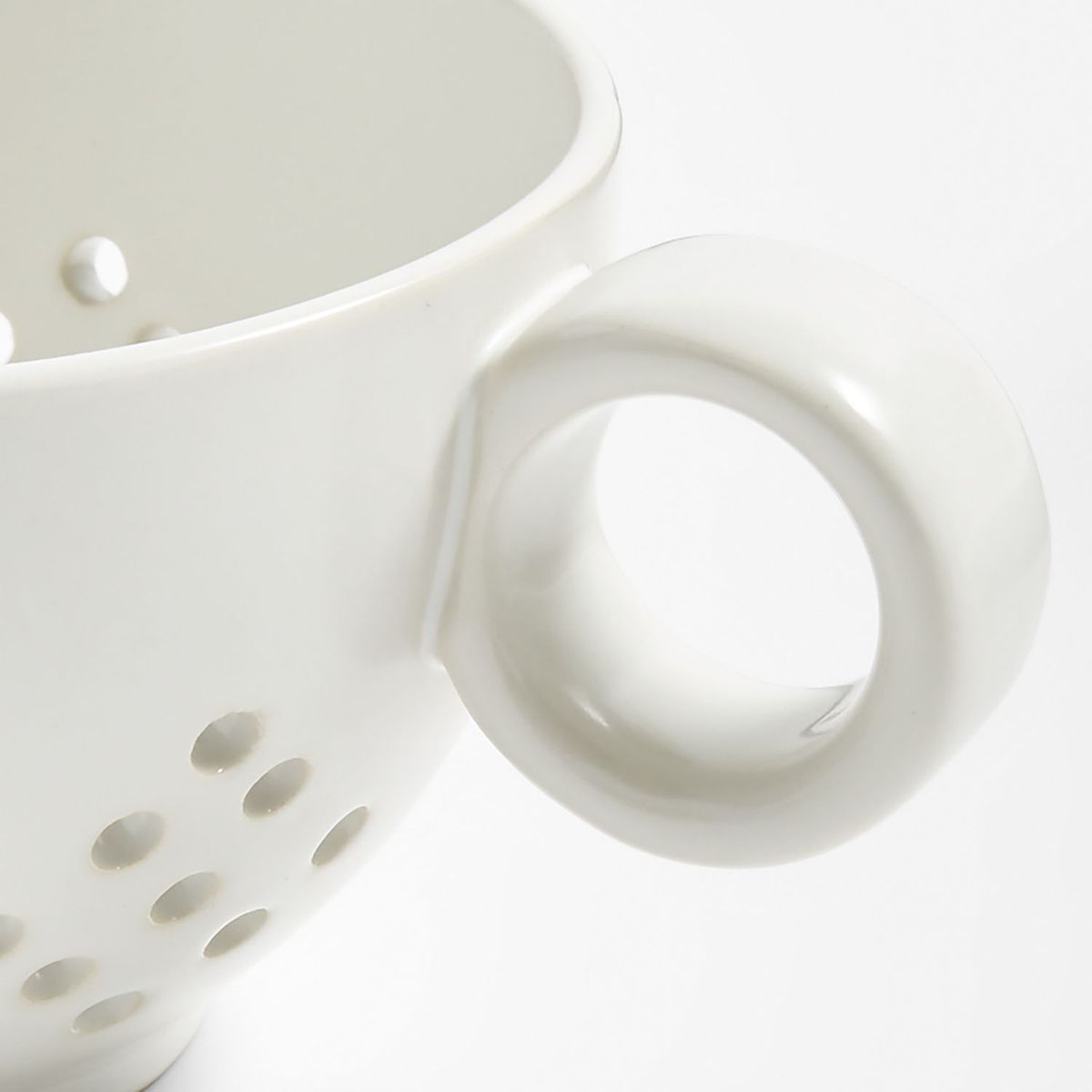 CRATE & BARREL - Taza Colador de Gres Blanco