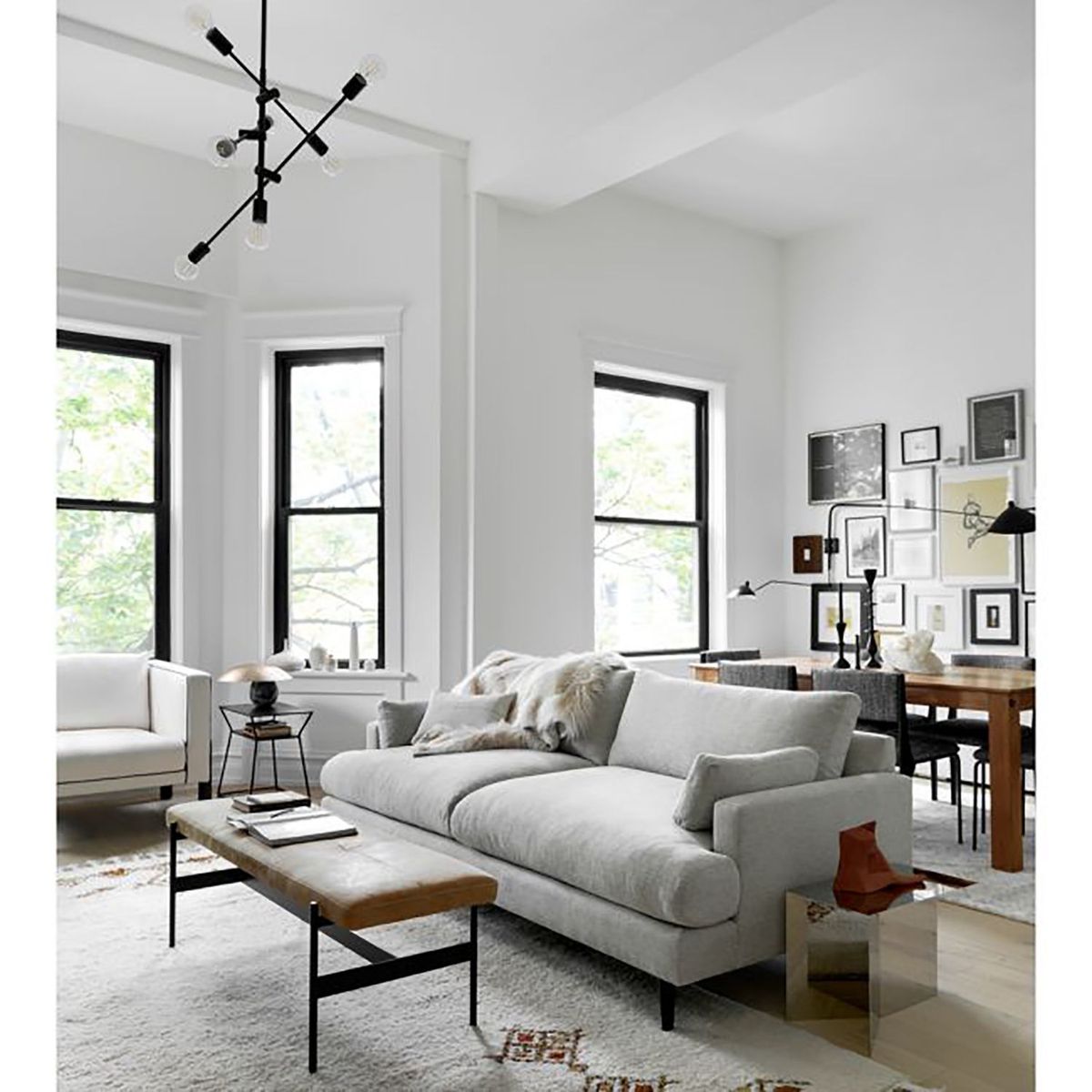 CRATE & BARREL - Sofa Monahan Con Estructura De Madera Maciza 3 Cuerpos