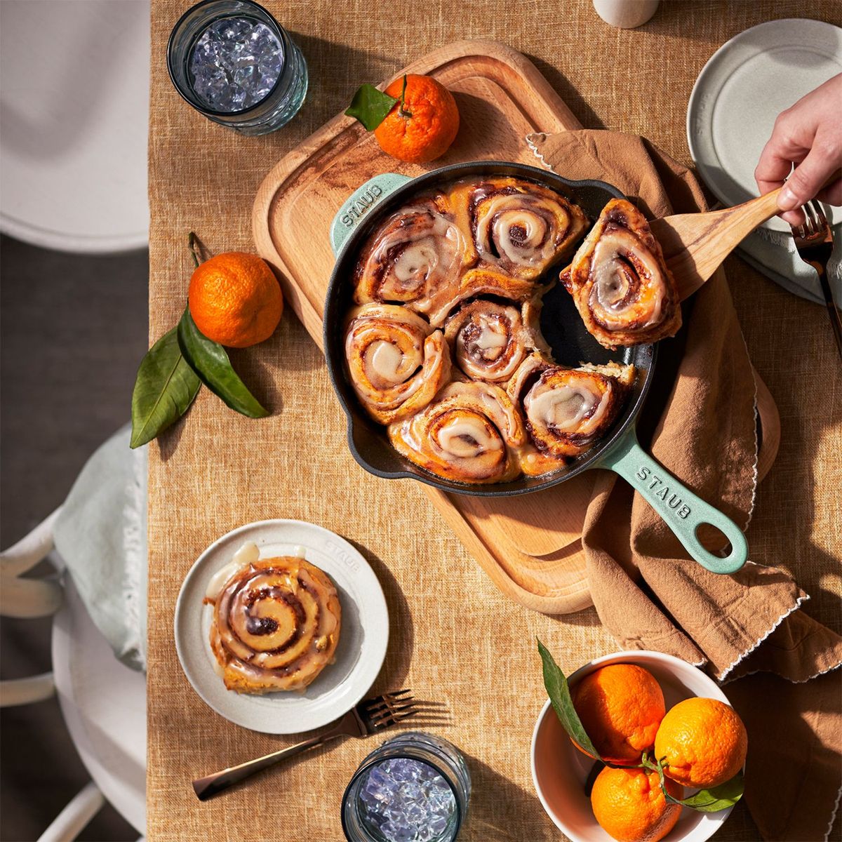 CRATE & BARREL - Sartén De Hierro Fundido Staub