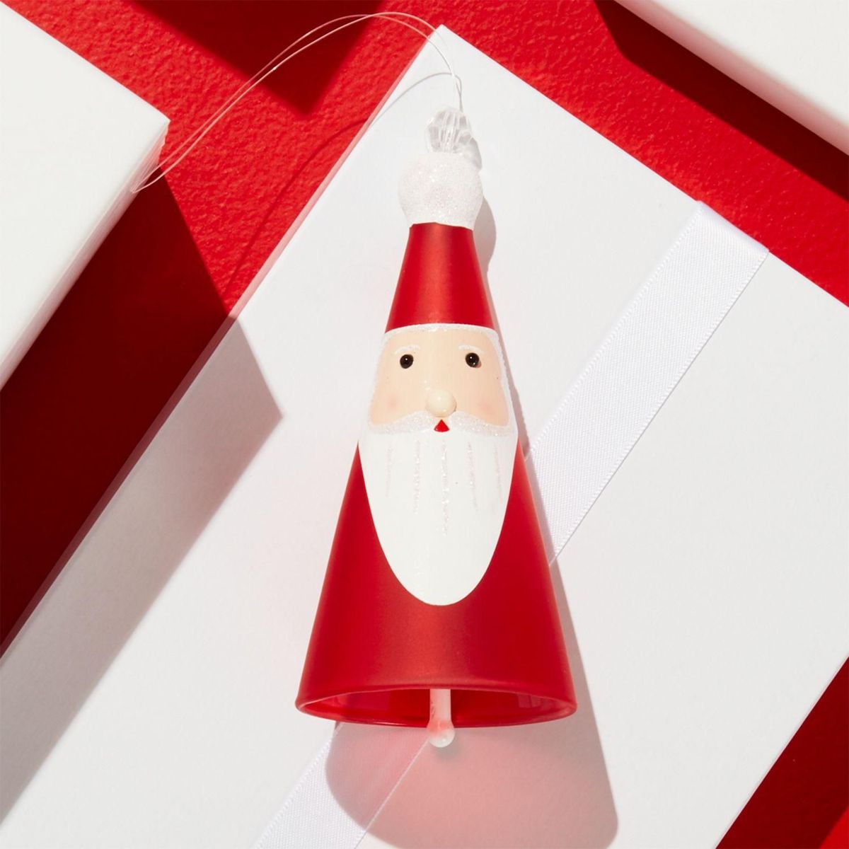 CRATE & BARREL - Adorno Red Santa