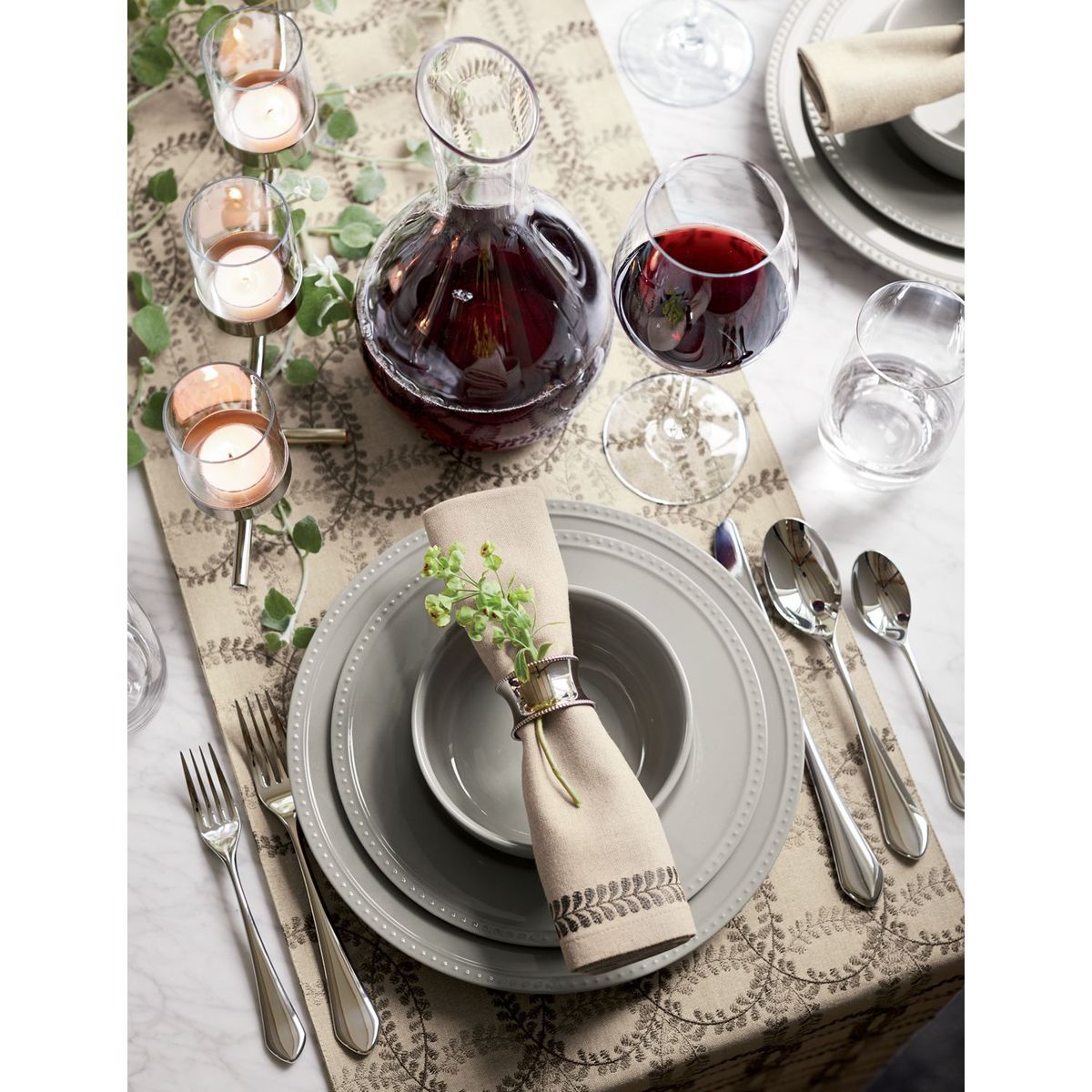 CRATE & BARREL - Decantador de Vino Bellamy