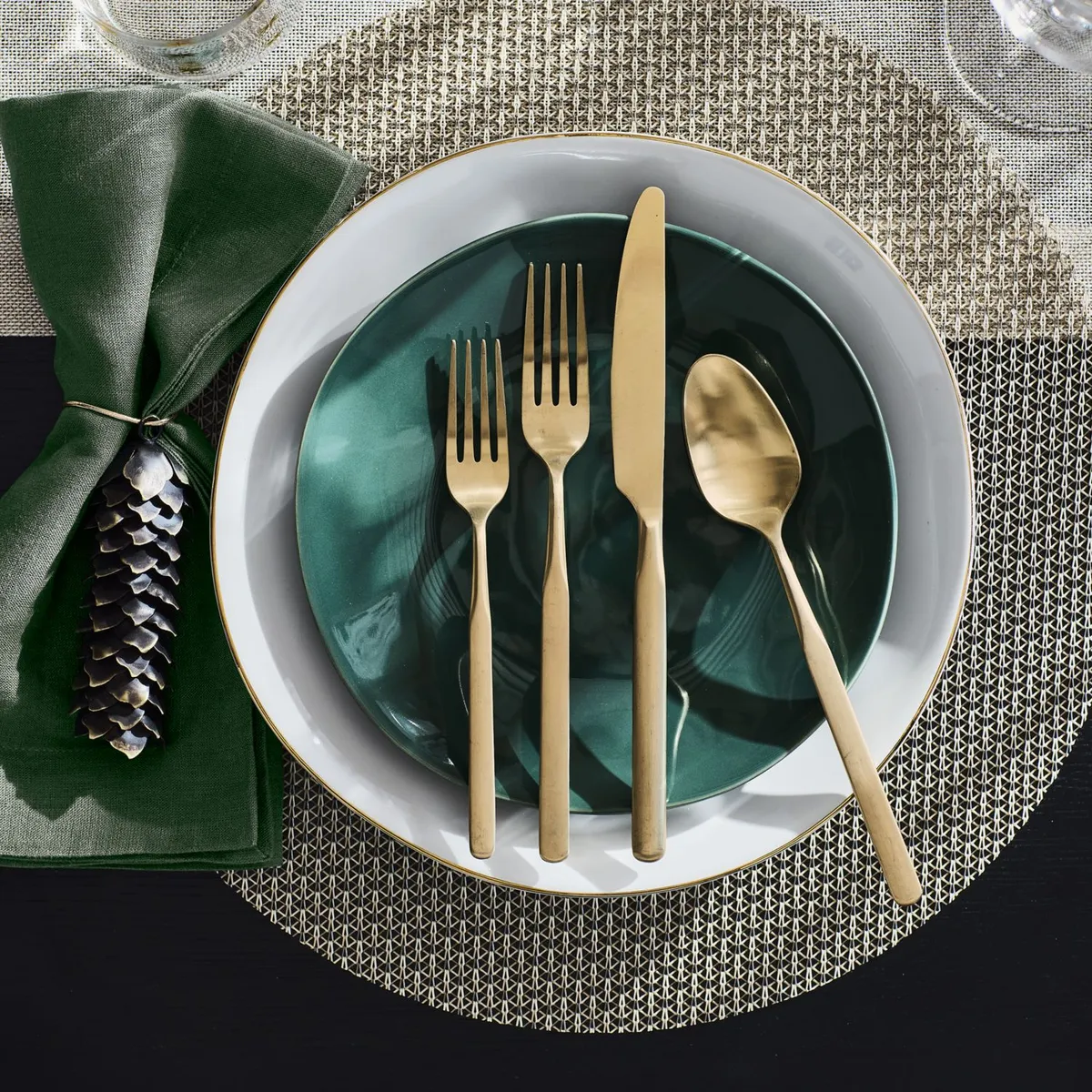 CRATE & BARREL - Plato De Entrada Marin Navideño