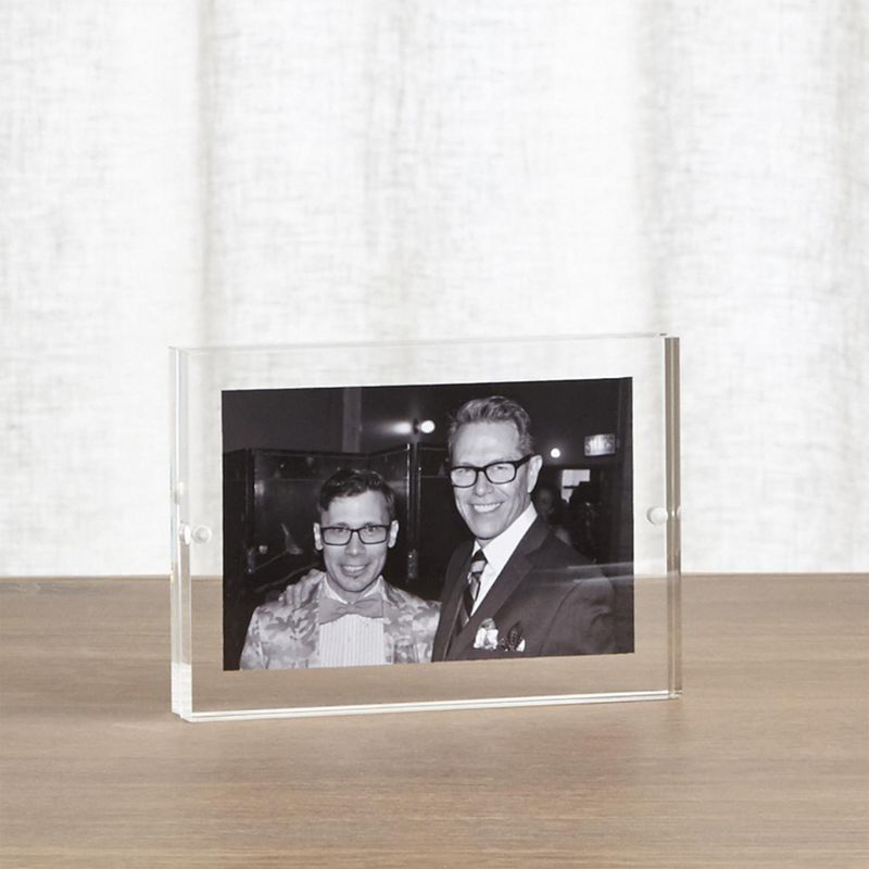 CRATE & BARREL - Marco de Fotos de Bloque Acrílico 10x15cm
