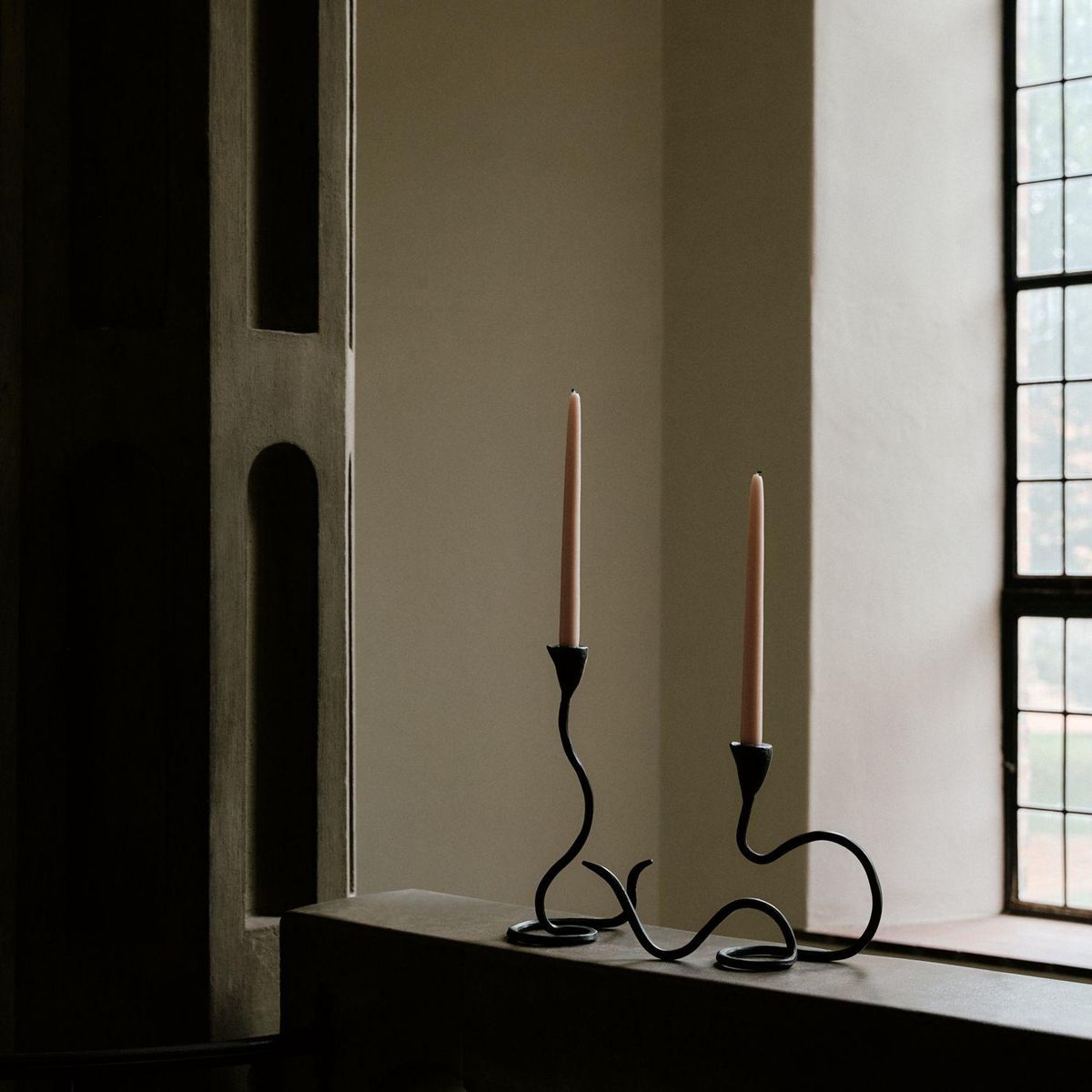 CRATE & BARREL - Porta Vela Sacré By Athena Calderone