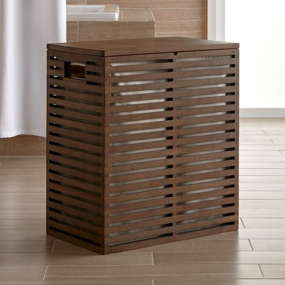 CRATE & BARREL - Canasta Dixon de Bambú con Funda