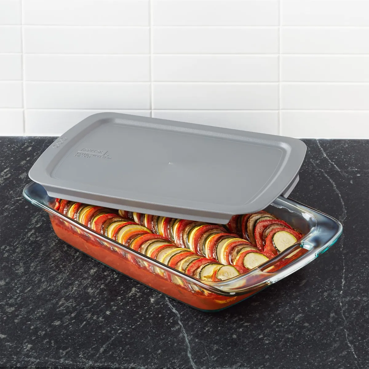 CRATE & BARREL - Plato para Hornear con Tapa Rectangular Pyrex®