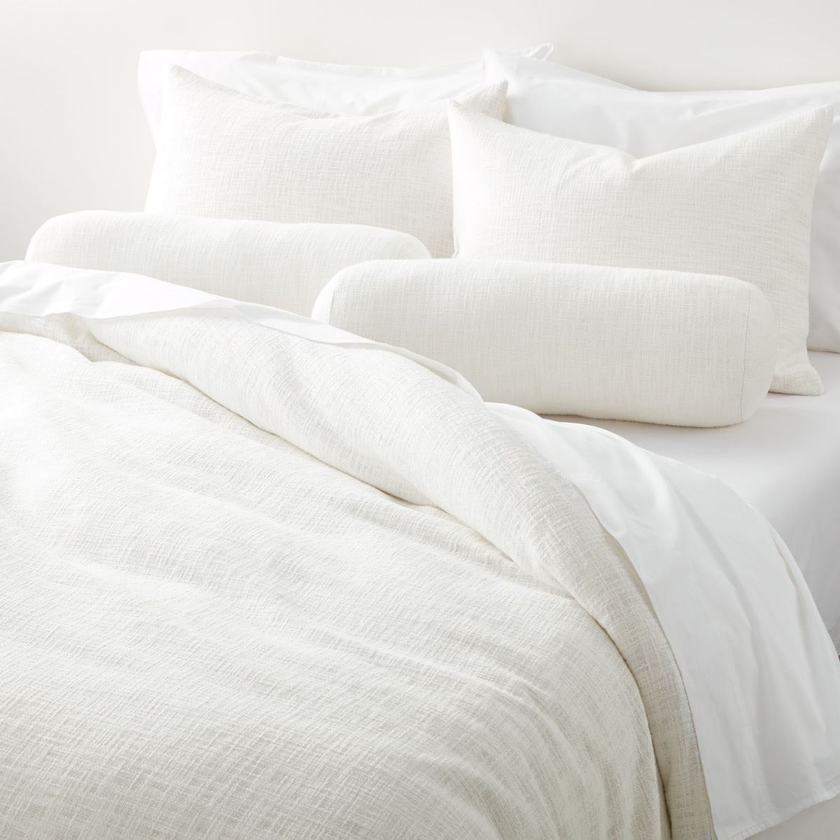 CRATE & BARREL - Funda de Almohada Lindstrom White (Estándar)