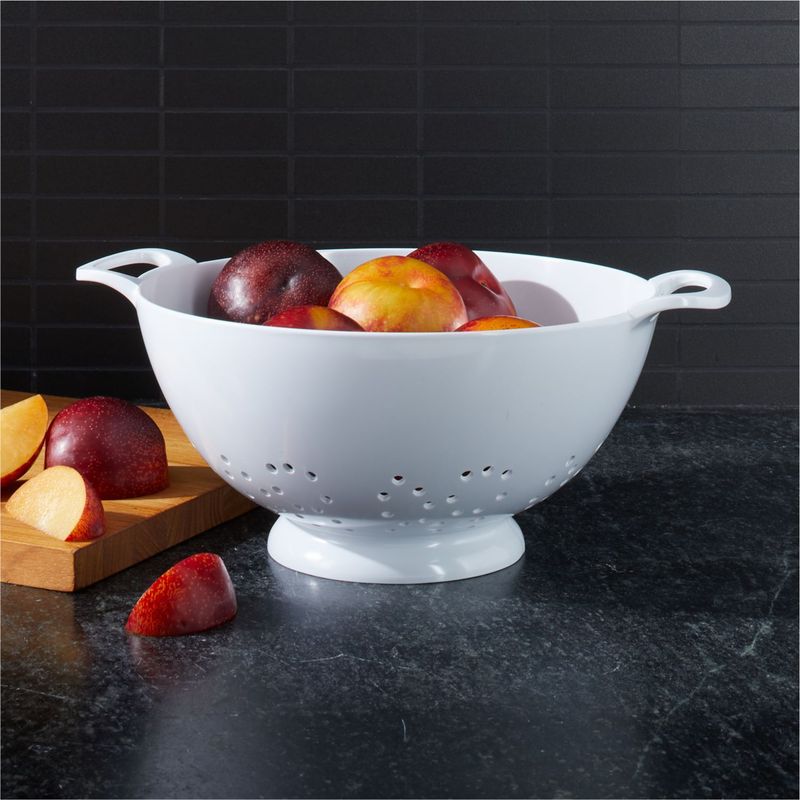 CRATE & BARREL - Colador Grande de Melamine Blanco