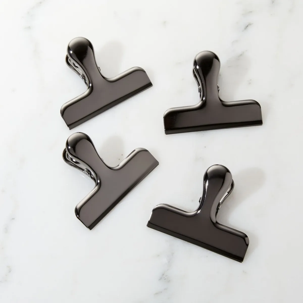 CRATE & BARREL - Set de 4 Ganchos de Metal Magnéticos para Cocina