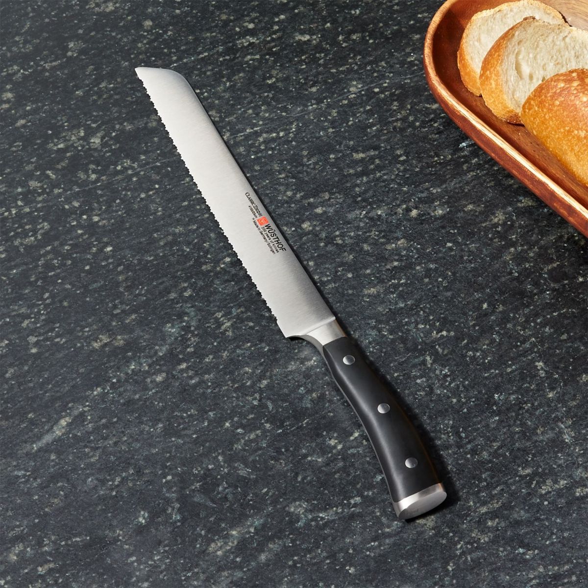 CRATE & BARREL - Cuchillo para Pan de Doble Sierra Wüsthof Classic Ikon de 23cm